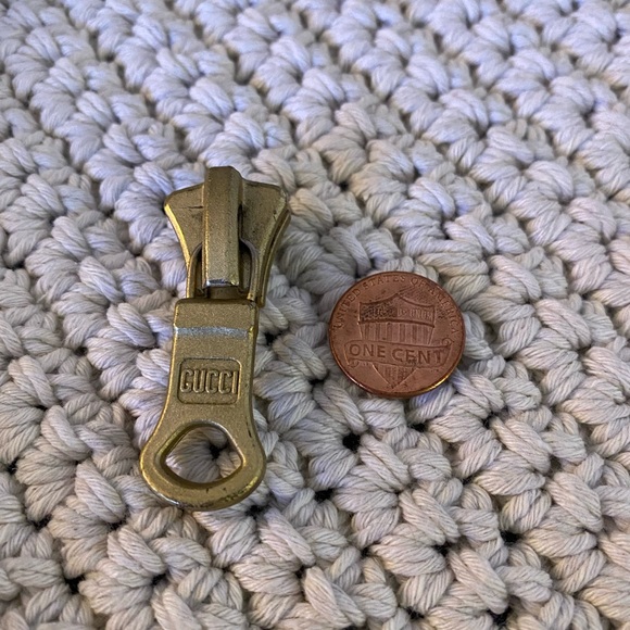 Authentic Gucci zipper pull - Picture 3 of 7